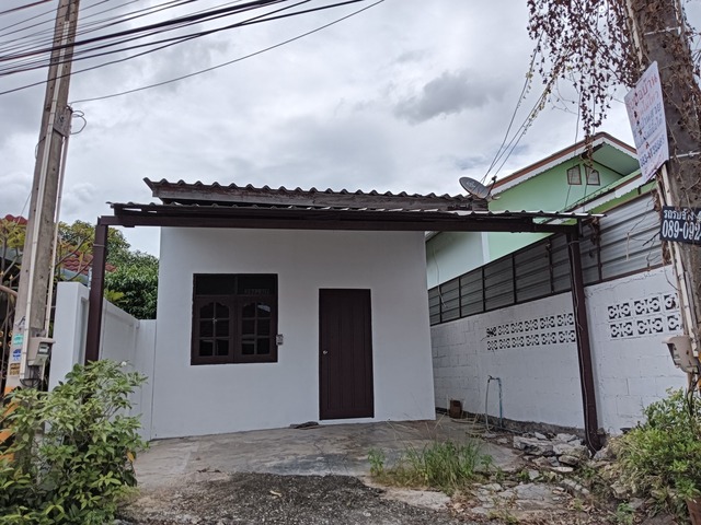 F0142ขายบ้านแฝด1ชั้นสภาพดีพร้อมอยู่32ตารางวา2ห้องนอน1ห้องน้ำ1ห้องโถง.ซอยวัดหนองเกตุใหญ่ตำบลหนองปลาไหลอำเภอบางละมุง จังหวัดชลบุรีสถานที่ใกล้เคียง-ร้านสุชาติฮาร์ดแวร์-โรงเรียนซ่อนกลิ่นศูนย์เด็กเล็ก-ตลาดนัดสระบัว-วัดหนองเกตุใหญ่????ราคา.1,500,000บาท????สอบถามรายละเอียดเพิ่มเติมได้ที่คุณนวสรณ์ โตหิรัญพันธุ์(ญา)โทร.062-978-1942ไลน์.0629781942อีเมล.navasorn.89@gmail.comRealty ONE Estate Pattaya By โค้ชพี่ญา บริษ