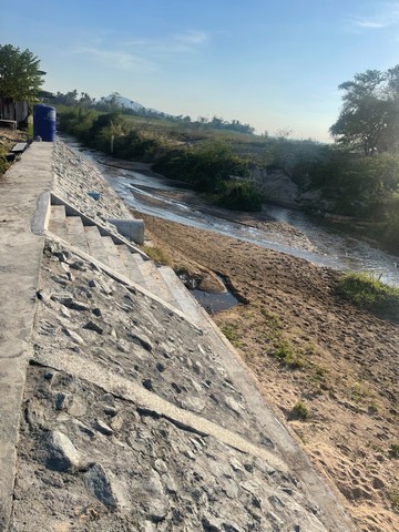 ขายที่ดินสวยหนองขามศรีราชาชลบุรี เนื้อที่ดิน   220  ตารางวา ที่ดินติดวิวน้ำ บรรยากาศดีมากเหมาะสร้างบ้านอยู่อาศัย