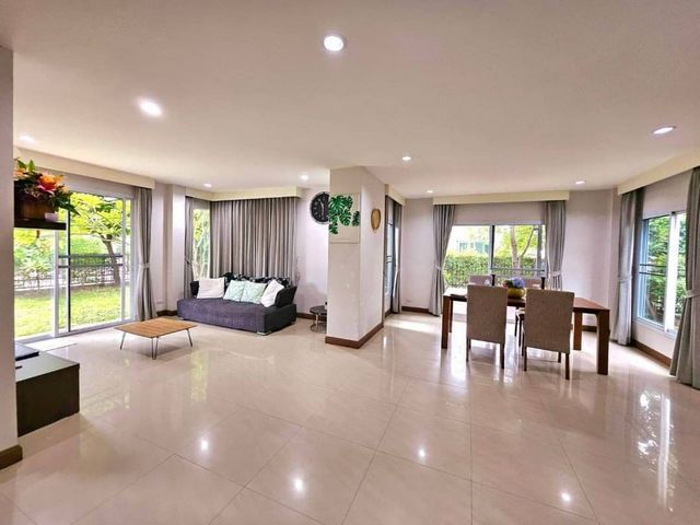 ให้เช่า 25,000 บาท/ขาย 6.9 ล้าน 90 ตรว. บ้านเดี่ยว 2 ชั้น วรารมย์เจริญเมือง สันกำแพง สไตล์โมเดิร์น เฟอร์ครบ บ้านโปร่งโล่งสบาย เนื้อที่กว้าง