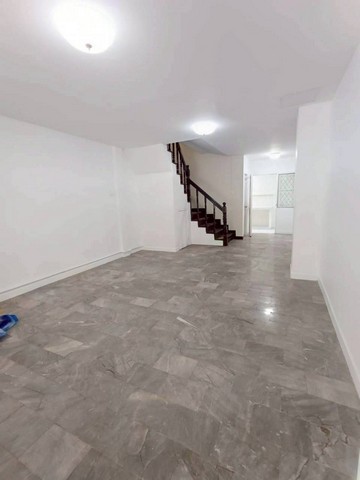 ขาย ทาวน์เฮ้าส์ 2 นอน 2 น้ำ พร้อมเข้าอยู่  หมู่บ้านเคซี1 ซอย15  รามอินทรา วัชรพล สายไหม หทัยราษฎร์    ZJ179