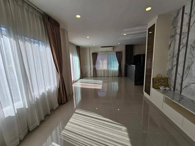 ขายบ้านเดี่ยว 2 ชั้น 61.5 ตร.ว. หมู่บ้าน Centro บางนา - วงแหวน หลังมุม ใกล้สวนหลวง ร.9