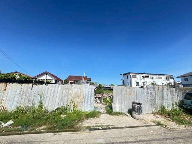 ขายถูกที่ดินสี่เหลี่ยมผืนผ้าถมแล้ว แถวโชคชัย 4 ซอย 72 ถนนสตรีวิทยา2 ซอย 29 แยก 5 เนื้อที่ 187.1  ตรว. แหล่งชุมชน  ใกล้รถไฟฟ้าสายสีเหลือง