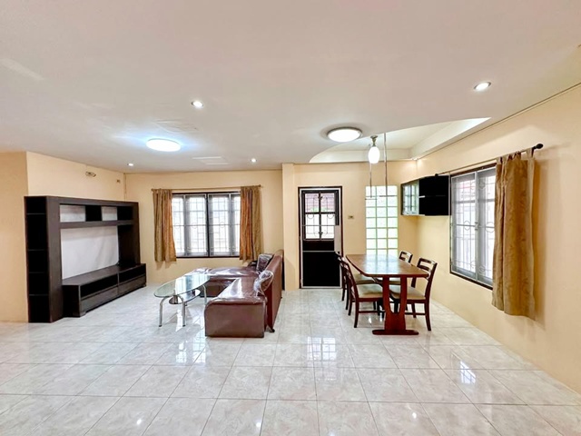 ให้เช่าบ้าน 2 ชั้น ตลาดศุภฤกษ์ 1.9กม. โลตัส ถนนเก้ากิโล ศรีราชา 900 ม. 35ตร.วา. 280ตร.ม. 4นอน ม.เกษตรศาสตร์ ศรีราชา 2.5กม. พร้อมเฟอร์ฯ