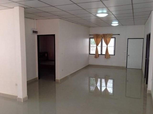 ให้เช่าบ้านชั้นเดียว โชคชัยสี่ ซอย36 เนื้อที่ 70ตารางวา 3ห้องนอน 2ห้องน้ำจอดรถได้ 4คัน