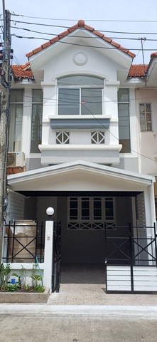 ขายทาวน์เฮ้าส์ปรับปรุงใหม่ 17 ตรว. 3 ชั้น 5 ระดับ ใกล้รังสิต ปทุมธานี ต.บ้านกลาง อ.เมือง จ.ปทุมธานี 