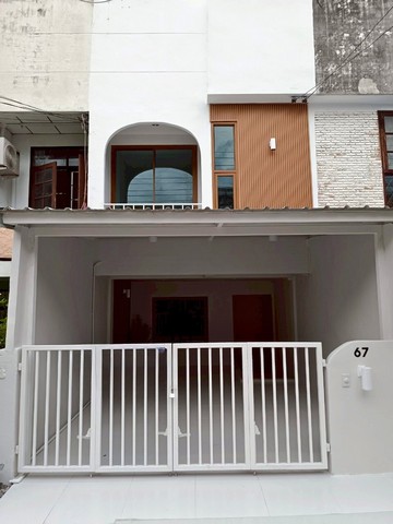 ขายทาวน์โฮม 2 ชั้น อ่อนนุช 48 ขนาด 16 ตร.ว มินิมอล รีโนเวทใหม่ พร้อมอยู่