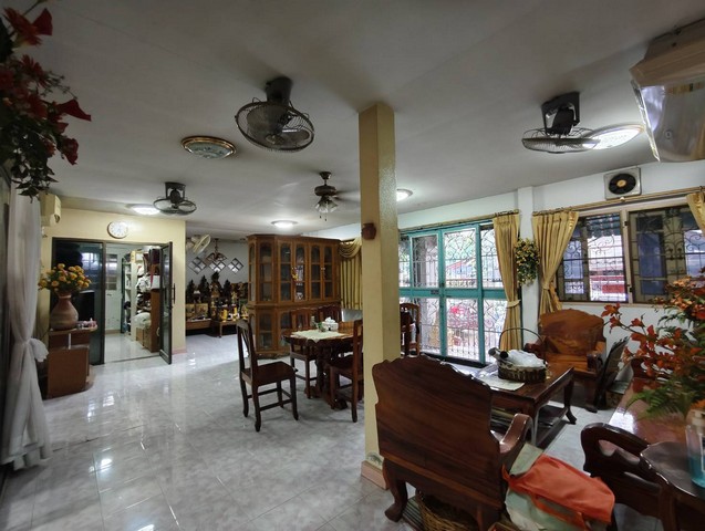 ขายด่วน บ้านเดี่ยว ชั้นเดียว หมู่บ้านริมสวน รามคำแหง 148 รีโนเวทใหม่พร้อมอยู่ ห่างจากถนนรามคำแหงแค่ 650 เมตร ใกล้รถไฟฟ้า หลังริม