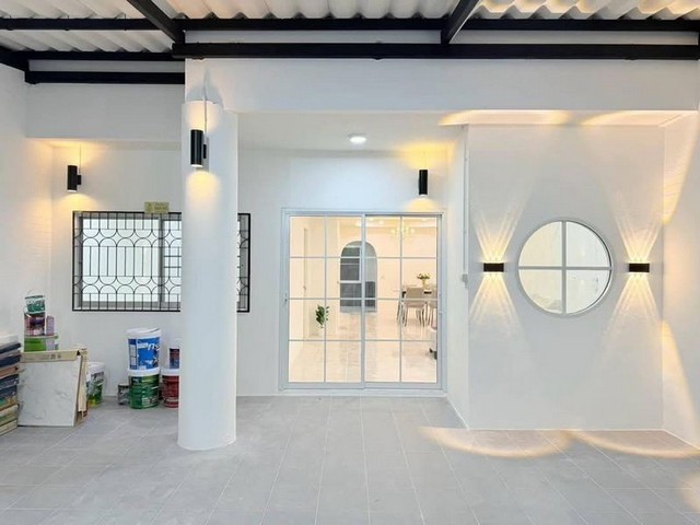 ขายทาวน์โฮมมือสองศรีราชา ราคาถูก รีโนเวทใหม่ ตกแต่งพร้อมอยู่ FP-H01206