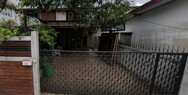 บ้าน บ้านเดี่ยว ลาดพร้าว 41 61 ตร.ว. 0 งาน 0 ไร่ 4 ห้องนอน 2 BR 11000000 - ไม่ไกลจาก สามารถใช้ทางเข้าออกได้หลายเส้นทาง (รัชดา, ลาดพร้าว, ลาดพร้าว-วังหิน) และอยู่ห่างสถานีรถไฟฟ้าสายสีเหลือง ประมาณ 1 กม. +++