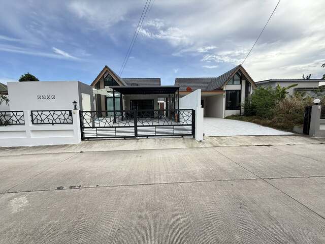  F14C0101 ขายด่วนพูลวิลล่าหรู 3.5 ล้านบาท -เนื้อที 58.5 ตรว.- ถนนคอนกรีต ขนาดถนน 5.47เมตร- สามารถใช้เสียงได้โดยไม่รบกวน- บ้านขาย พร้อมเฟอร์นิเจอร์ เครื่องใช้ไฟฟ้า ครบครันฯลฯ—- 2ห้องนอน- 2ห้องน้ำ - ห้องครัว- ห้องนั่งเล่น- พักได้สูงสุดถึง8ท่าน - ที่จอดรถ 2 คัน - สระว่ายน้ำหน้าบ้าน - ค่าโอน ภาษี 50/50สถานที่ตั้ง.อำเภอบ้านฉาง ถนนพลา, ตำบล.พลา, อำเภอ.บ้านฉาง, จังหวัด.ระยอง 21130 สถานที่ใกล้เคียง 