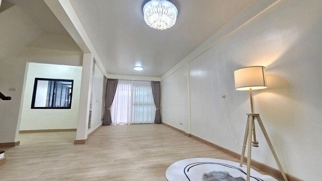 townhome - ขนาด 0 RAI 0 NGAN 19 ตรว. 4ห้องนอน3ห้องน้ำ 3390000 บ. ใกล้ btsแบริ่ง ทำเลน่าอยู่ ปรับปรุงใหม่ทั้งหลัง