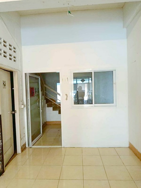 ม.ราชภัฎ เมกาโฮม เชียงราย 1.5 กม.ตลาดสดบ้านดู่ 2 กม. ให้เช่าตึกแถว 2 ชั้น 38 ตร.วา. 158 ตร.ม. ตรงข้าม เชียงราย2นอน ทำเลดี 2 น้ำ