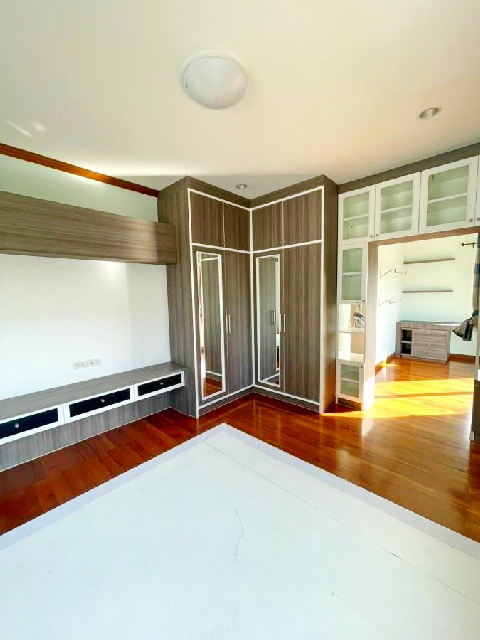 ไฮเทค เครือสหพัฒน์ ให้เช่าคฤหาสน์ 2 ชั้นสุดหรู 72ตร.วา. บ่อทอง โรจนะ 304 ขาย- บ้านสวย หลังมุม กบินทร์บุรี ปราจีนบุรี 292ตร.ม.3 นอน 3 น้ำ