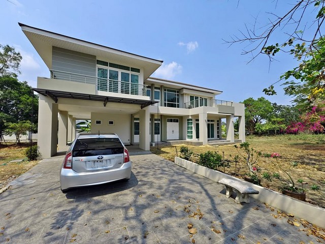 ให้เช่าบ้านเดี่ยว ในสนามกอล์ฟบางนากม.18 หมู่บ้านเลควูด (Lakewood) บ้านติดสนามกอล์ฟ เลควูดคันทรี่คลับ  2ชั้น บนเนื้อที่ 1.5ไร่