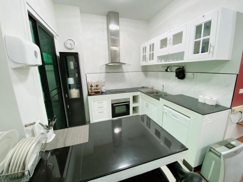 ให้เช่าทาวน์โฮม 3 ชั้น 4 ห้องนอน ย่านลาดพร้าววังหิน ซอยลาดพร้าว 41 พร้อมเฟอร์นิเจอร์ ** จดทะเบียนบริษัทได้