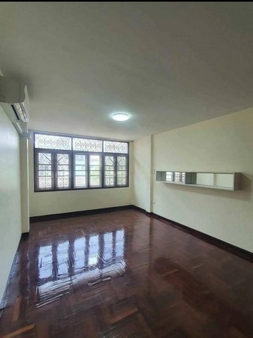 ให้เช่าบ้านเดี่ยว 3 ชั้น 21 ตร.ว. 3 ห้องนอน ย่านลาดพร้าว ใกล้ MRT ลาดพร้าว