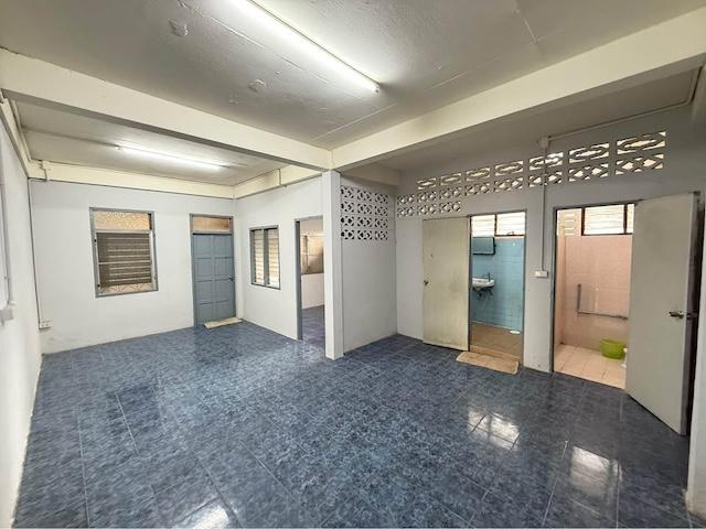 ให้เช่าโกดังพร้อมบ้านเดี่ยว 2 ชั้น 100 ตร.ว. 3 ห้องนอน ซอยนวมินทร์ 42 เขตบึงกุ่ม