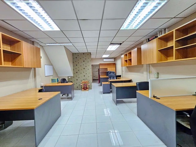 ร่มเกล้า 50-60 ARLลาดกระบัง 585ม.ให้เช่าโฮมออฟฟิศ 2 ชั้น สำนักงาน 30ตร.วา. 240ตร.ม. 3 นอน รร.สารสาสน์วิเทศ ร่มเกล้า 2 กม.ทำเลใกล้สนามบิน