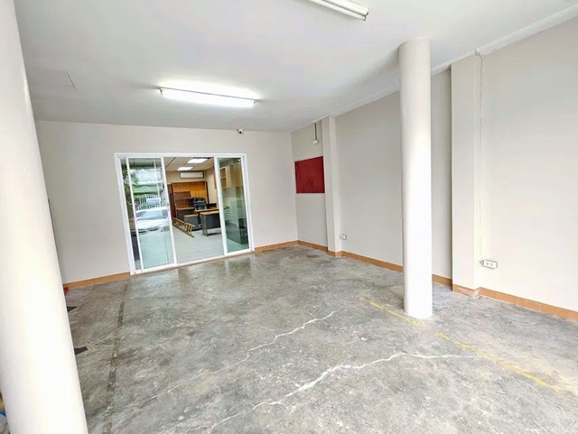 ร่มเกล้า 50-60 ARLลาดกระบัง 585ม.ให้เช่าโฮมออฟฟิศ 2 ชั้น สำนักงาน 30ตร.วา. 240ตร.ม. 3 นอน รร.สารสาสน์วิเทศ ร่มเกล้า 2 กม.ทำเลใกล้สนามบิน