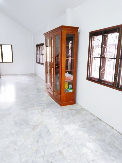 เซ็นทรัลพลาซ่า หาดแสงจันทร์ 4 kmคฤหาสน์ จอดรถได้2-3คัน  54ตรว. 250ตรม..บิ๊กซี แหลมทอง ทับมา เมืองระยอง ให้เช่าบ้านเดี่ยว