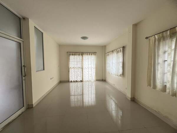 บ้านเดี่ยวโครงการแลนซิโอ วงแหวน-รามอินทรา (ซาฟารี)  เลขที่ 300/94 ซอย 7 ถนนเลียบคลองสอง ตำบลบางชัน อำเภอคลองสามวา กรุงเทพมหานคร 10510