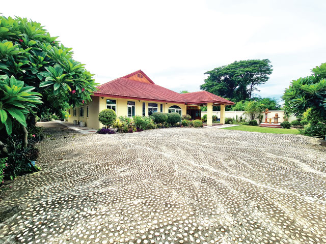 ขายบ้านเดี่ยว สรรสร้างออกแบบสุดพิเศษอย่างลงตัว เนื้อที่ 304 ตรว ต.อิสาณ อ.เมือง จ.บุรีรัมย์