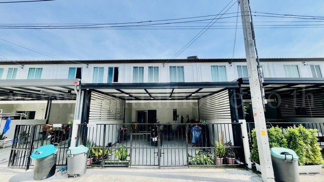 ลดราคา ทาวน์เฮ้าส์ เดอะ คอนเนค เพชรเกษม 69 ต่อเติมพร้อมอยู่ 