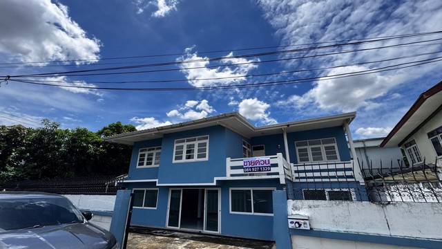 ประกาศขาย  ขายบ้านเดี่ยว 2 ชั้น ขนาด 50 ตรว. บ้านเลขที่ 55 ซอยวัฒนานิเวศน์ 1 ถนนสุทธิสารวินิจฉัย  แขวงสามเสนนอก เขตห้วยขวาง