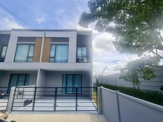 ให้เช่าทาวน์เฮ้าส์ 2 ชั้น ตกแต่งสวยพร้อมเข้าอยู่ โครงการ พลีโน่ สุขุมวิท-บางนา 2 ถนนบางนา-ตราด 