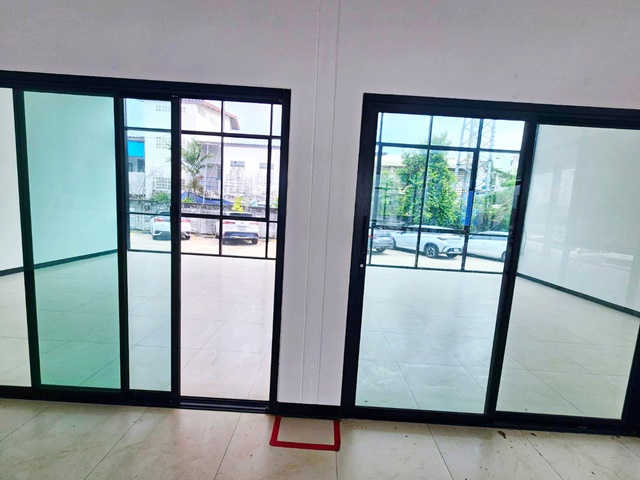 ตึกคอม 2กม20-30จอดรถ บิ๊กซี ชลบุรี 1กม. เซ็นทรัล ชลบุรี 1.2กม..อาคารพาณิชย์ ชั้นเดียว 502ตร.ม. ติดถนนสุขุมวิท ห้วยกะปิ