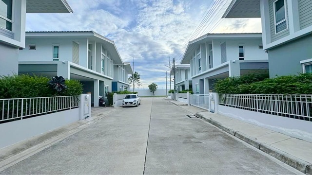 พระราม 2 กม.18 พันท้ายนรสิงห์  คฤหาสน์ ให้เช่าบ้าน 2ชั้น  50 ตร.วา. 3 นอน รร.อัสสัมชัญ พระราม2 1.9 กม. จัดเต็มเฟอร์ฯ  ตลาดสดลีลา 2.1 กม.