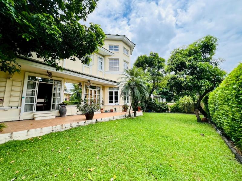 บ้านเดี่ยว 2 ชั้น 4 ห้องนอน 4 ห้องน้ำ  และสวนรอบบ้าน จอดรถในบ้านได้ 2 คัน เฟอร์นิเจอร์ครบถนนอ่อนนุช