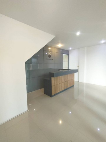 ให้เช่าอาคารพาณิชย์ฺ4ชั้นห้องมุม300ตร.ม.ย่านรามอินทราใกล้แฟชั่นไอแลนส์MRTวงแหวนรามอินทรา