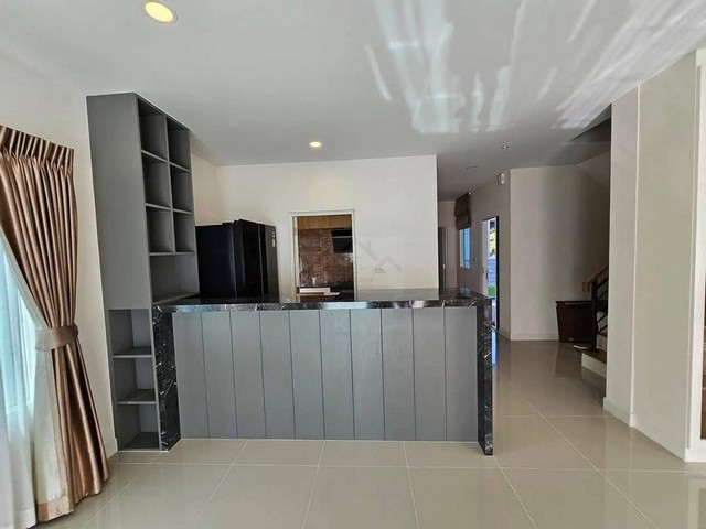 ขายบ้านเดี่ยว 2 ชั้นหลังมุม 61.5 ตรว. 4 ห้องนอน หมู่บ้าน Centro บางนา - วงแหวน  ใกล้สวนหลวง ร.9