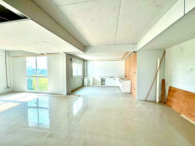 MRTแยกลำสาลี 800 ม.ให้เช่าอาคารพาณิชย์ 3 คูหา 4.5 ชั้น ตีทะลุกัน ใหม่ 72 ตร.วา. 1,168 ตร.ม. กรุงเทพกรีฑา 3.1 กม. ม.นิด้า1.3 กม.4เลน จอดรถ