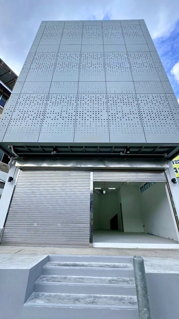 เฉพาะชั้น 1 และชั้นลอย 2คูหาติดถนนใหญ่ม.นิด้า 900 ม. ซ.รามคำแหง 89-93 ให้เช่าอาคารพาณิชย์สร้างใหม่ แยกลำสาลี ถ.รามคำแหง ศรีนครินทร์ 