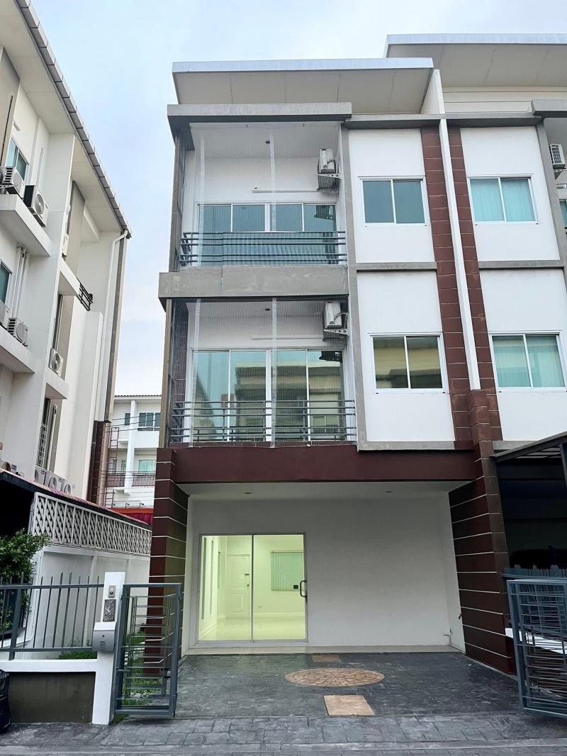 ให้เช่าโฮมออฟฟิศ 3 ชั้น  ติดถนนนวลจันทร์  มีโต๊ะทำงานพร้อมเก้าอี้ พร้อมโต๊ะประชุม เหมาะกับการทำโฮมออฟฟิศ