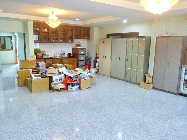 MRT หลักสอง 1.9 กม.ให้เช่าอาคารพาณิชย์  3.5ชั้น  42ตร.วา.เดอะมอลล์ บางแค 1.2กม. 520ตร.ม. 4นอน  ออฟฟิศ  จดบริษัทได้ 5 น้ำ