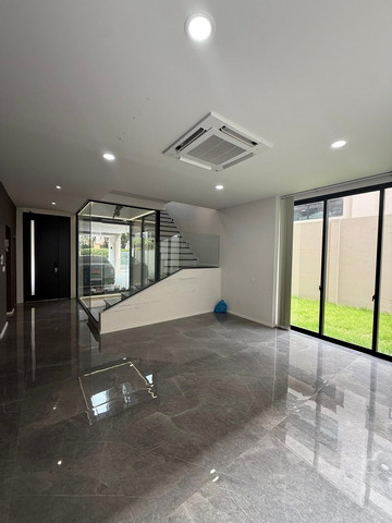 Home office 4 ชั้น หลัง Central eastville  527sq.m. โปร่ง ​โล่ง มีลิฟต์ พ้อมอยู่