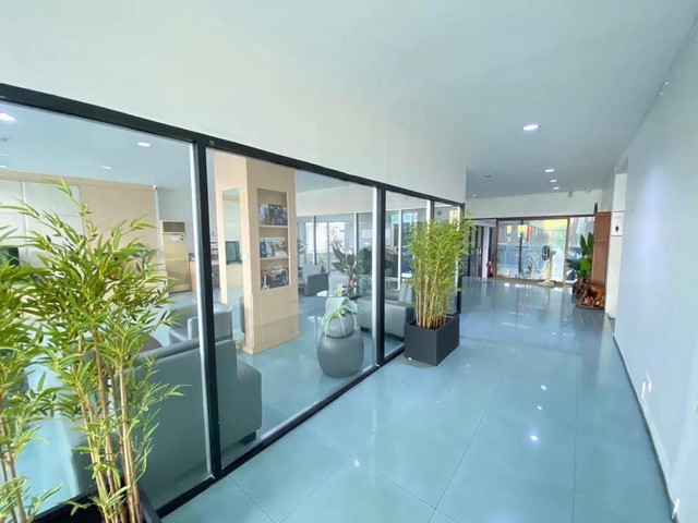 Showroomพร้อมศูนย์บริการเหม่งจ๋าย ซอย SISB ประชาอุทิศ ให้เช่า 3000 กว่า ตรม.