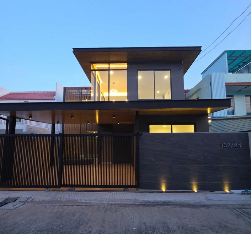 ขายบ้านเดี่ยว 2 ชั้นพร้อมPool Villa ใจกลางสุขุมวิท BTS บางจาก700 m.