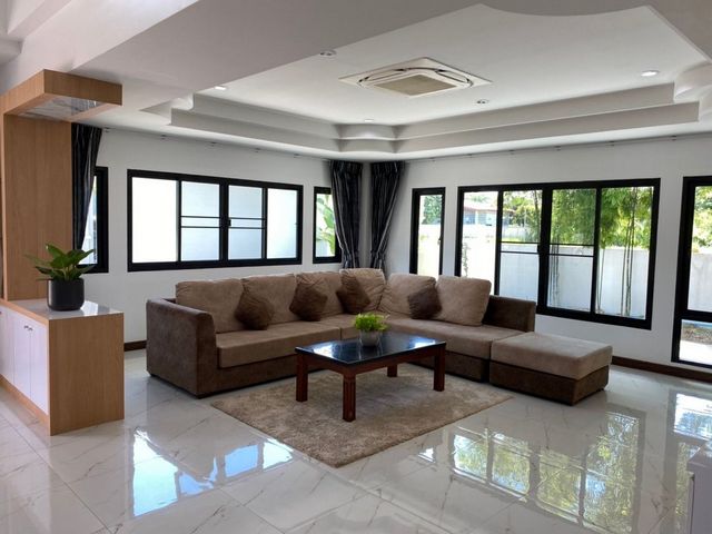 ขายด่วนบ้านหรู 19 ล้าน 440 ตรว. #โซนสันทราย #หลังม.แม่โจ้ #พร้อมเฟอร์นิเจอร์เครื่องใช้ไฟฟ้าครบจบ #หิ้วกระเป๋าพร้อมเข้าอยู่ได้เลยค่ะ