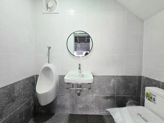 ให้เช่าโกดัง 100 ตร.ม. ทาวน์อินทาวน์ เลียบด่วน เหมาะทำสต็อกสินค้า ออฟฟิศ Warehouse