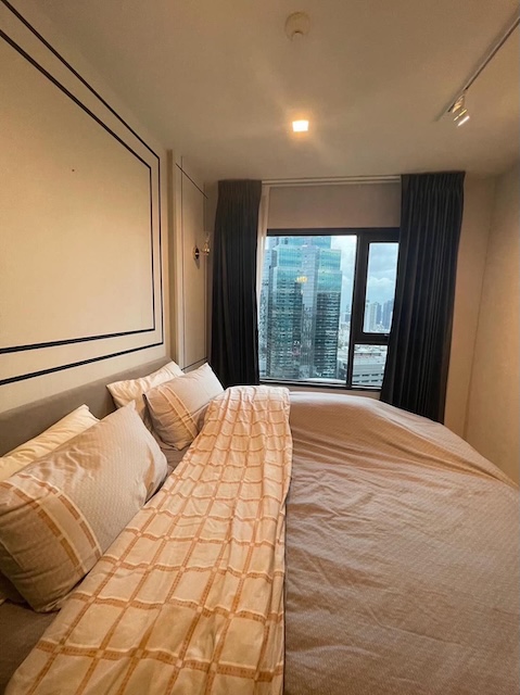 Life One Wireless safe comfortable beautiful view 32nd floor BTS Ploenchit