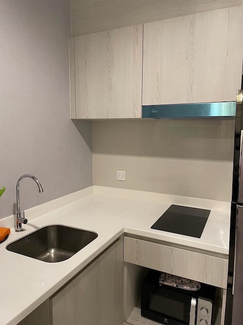 Life One Wireless safe comfortable beautiful view 32nd floor BTS Ploenchit