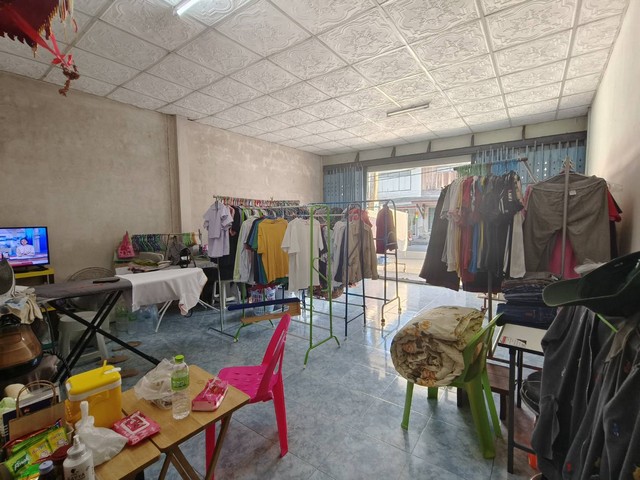 ที่ดิน ที่ดิน ท่าศาลา จ.นครศรีธรรมราช  2500000 BAHT.   ราคาดีที่สุดในย่าน อยู่ในเมือง และชุมชน เหมาะสำหรับนำไปพัฒนาโครงการ