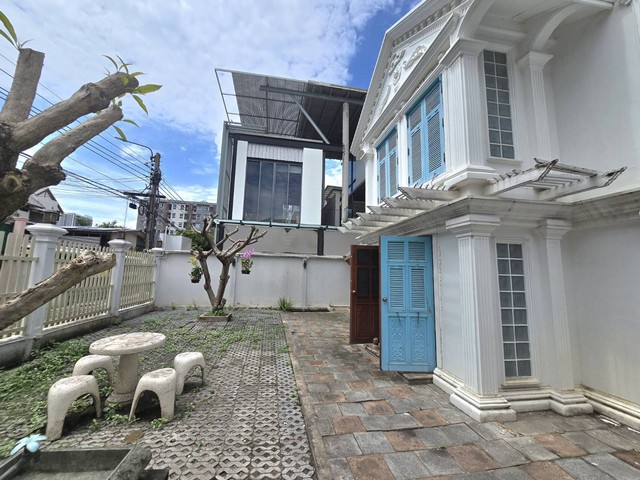 ให้เช่าบ้านเดี่ยว2ชั้น 96ตรว.ประชาชื่น บางซื่อ กรุงเทพฯสไตล์ประยุกต์ร่วมสมัยห่างจากถนนประชาชื่น 600 เมตร•4ห้องนอน 4ห้องน้ำ  1ห้องรับแขก 1ห้องครัว 1ห้องเก็บของ •แอร์ 4เครื่อง (บ้านเปล่าไม่มีเฟอร์นิเจอร์)•จอดรถในบ้านได้4คัน •เหมาะทำเป็น โฮมออฟฟิศ  /ธุรกิจสตูดิโอ /หรือพักอาศัย/โยคะ สปาอยู่ถนน ประชาชื่น  แขวง/ เขต บางซื่อ กรุงเทพฯ10800•ใกล้แยกประชานุกูล•ใกล้รถไฟฟ้าสถา