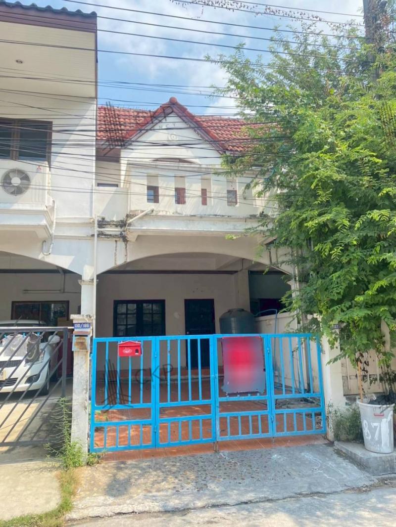 ขาย ทาวน์เฮาส์ มบ.ยลประภา บ้านเปล่า เดินทางได้หลายเส้นทาง ใกล้ตลาด แหล่งของกินและของใช้ แขวงคลองกุ่ม เขตบึงกุ่ม กรุงเทพฯ สนใจติดต่อสอบถามได้ค่ะรายละเอียด ( Description )- ขนาด 20 ตร.วา- บ้าน 2 ชั้น- 2 ห้องนอน 2 ห้องน้ำ- ที่จอดรถ 1 คัน- หน้ากว้าง 4 เมตร- ลึก 20 เมตรการเดินทาง- ถนนโพธิ์แก้ว  400 เมตร- ถนนนวมินทร์  1 กิโลเมตร- ถนนประเสริฐมนูกิจ  2 กิโลเมตร- ถนนรัชดา-รามอินทรา  3.1 กิโลเมตร- ถนนล