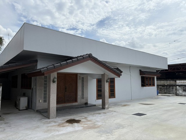  ให้เช่าบ้านเดี่ยว ชั้นเดียว 100 ตารางวา 220 ตารางเมตร ซอย เรวดี ถ. ติวานนท์ ต. ตลาดขวัญ อ.เมือง จ. นนทบุรี