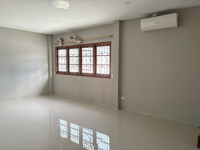 ให้เช่าบ้านเดี่ยว ชั้นเดียว 100 ตารางวา 220 ตารางเมตร ซอย เรวดี ถ. ติวานนท์ ต. ตลาดขวัญ อ.เมือง จ. นนทบุรี